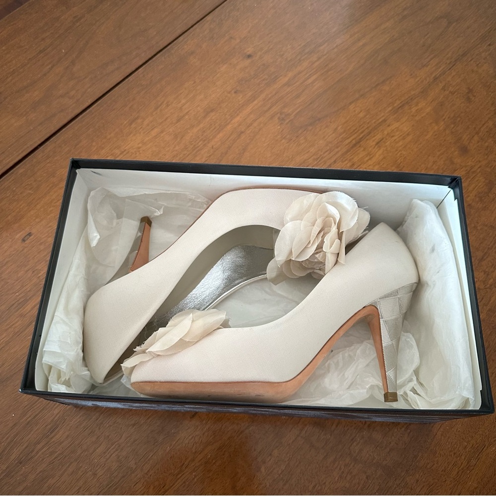 CHANEL Cream Heels with Camellia Floral Accent - Picture 16 of 16